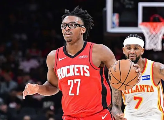 值得轮换位置？克劳福德出战15分钟，3中2得到5分1篮板2助攻