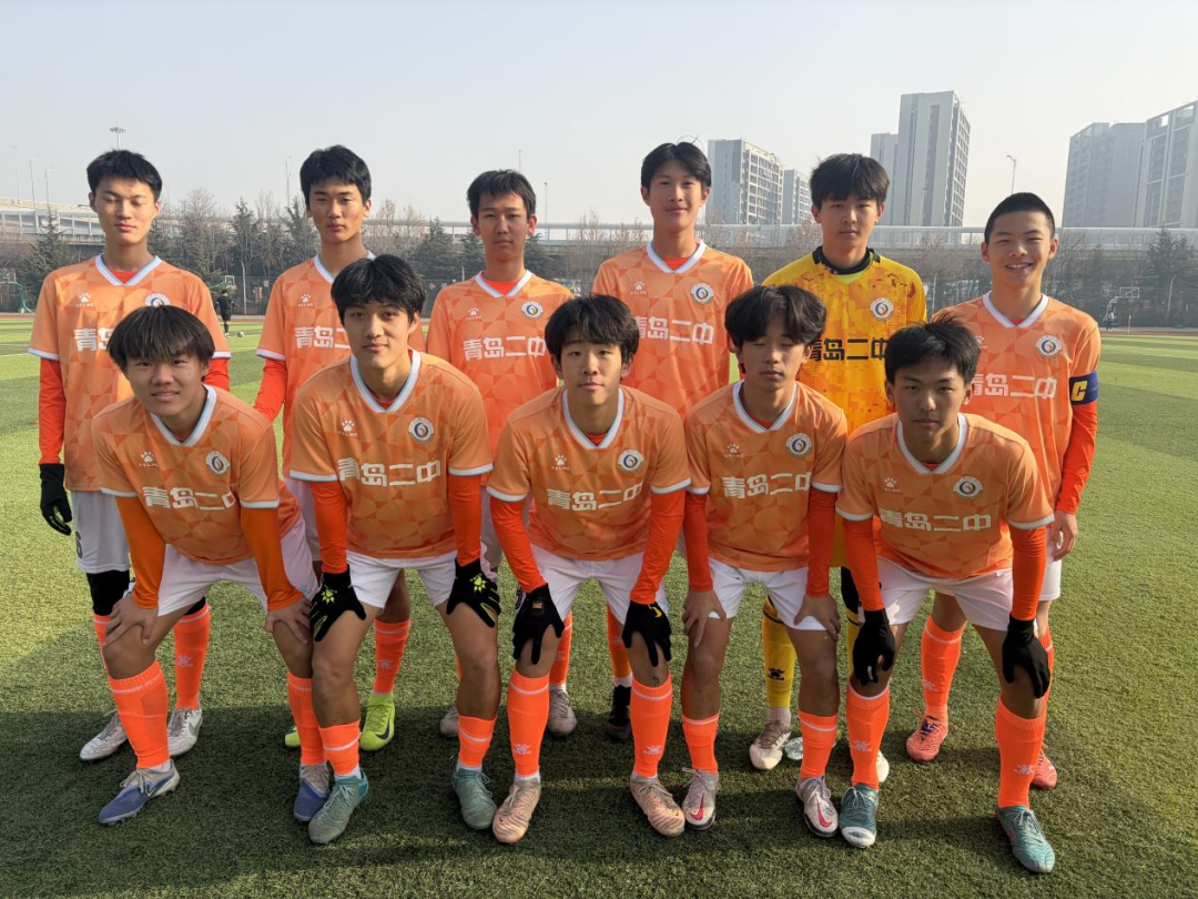 亚博-全胜夺冠！青岛二中足球队十一连胜捧起队史首座 “市长杯”