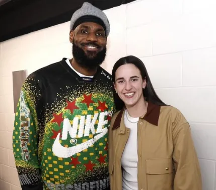 亚博体育官网-詹姆斯力挺克拉克：记得18岁被质疑的自己，我会100%支持她