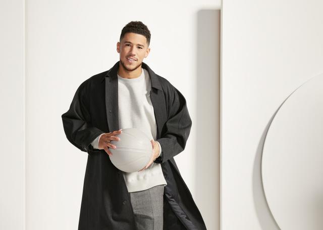 亚博体育APP-布克场外也看齐科比！开拓商业帝国+人气大增