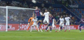 亚博体育app登录-【西甲】维尼修斯2度扳平 贝尔头筹本泽马2传皇马平